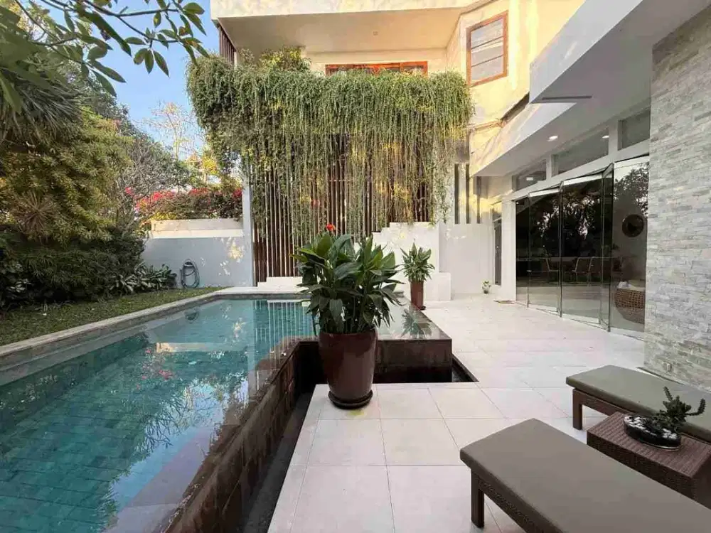 Luxury Villa Tropical 2 Lantai Dekat Pantai Balangan Jimbaran
