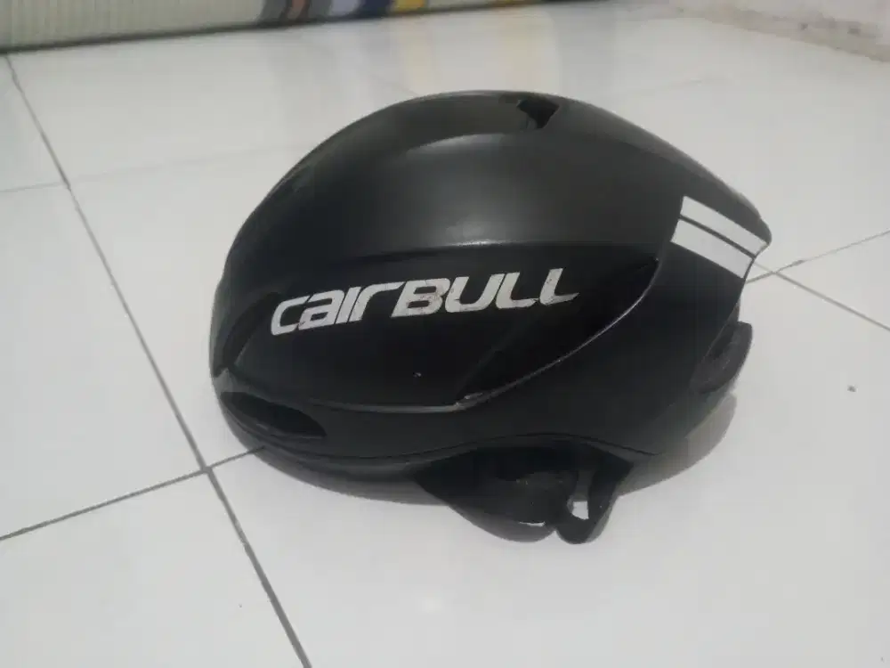 Helm Sepeda cairbull sudah pensi helm tersimpan baik