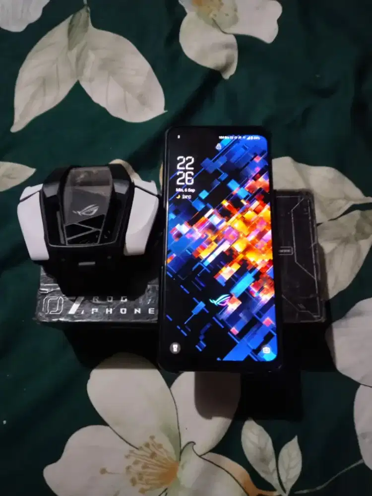 Asus rog Phone 7 12/256 GB mulus dan tidak ada minus