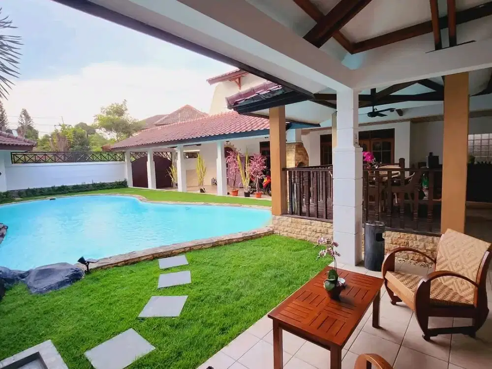 rumah model villa dg swimming pool di Taman Pradah Indah Surabaya Barat