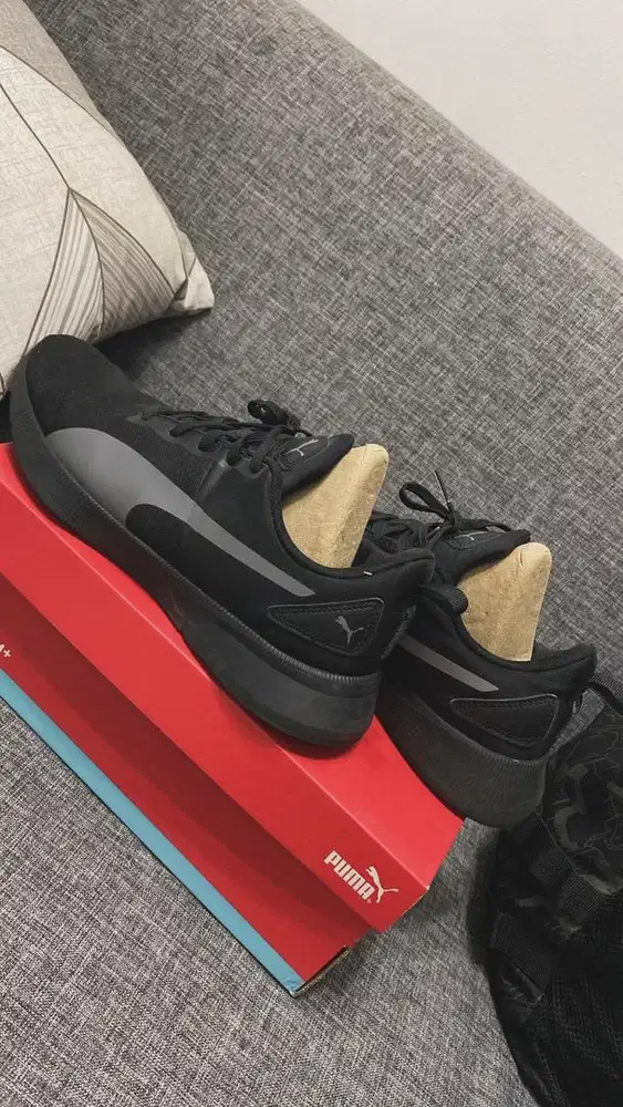 Sepatu puma running bagus