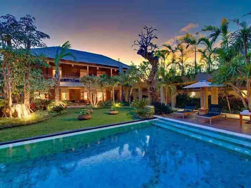 Luxury Villa 2 Unit 700 Meter dari Pantai Seminyak