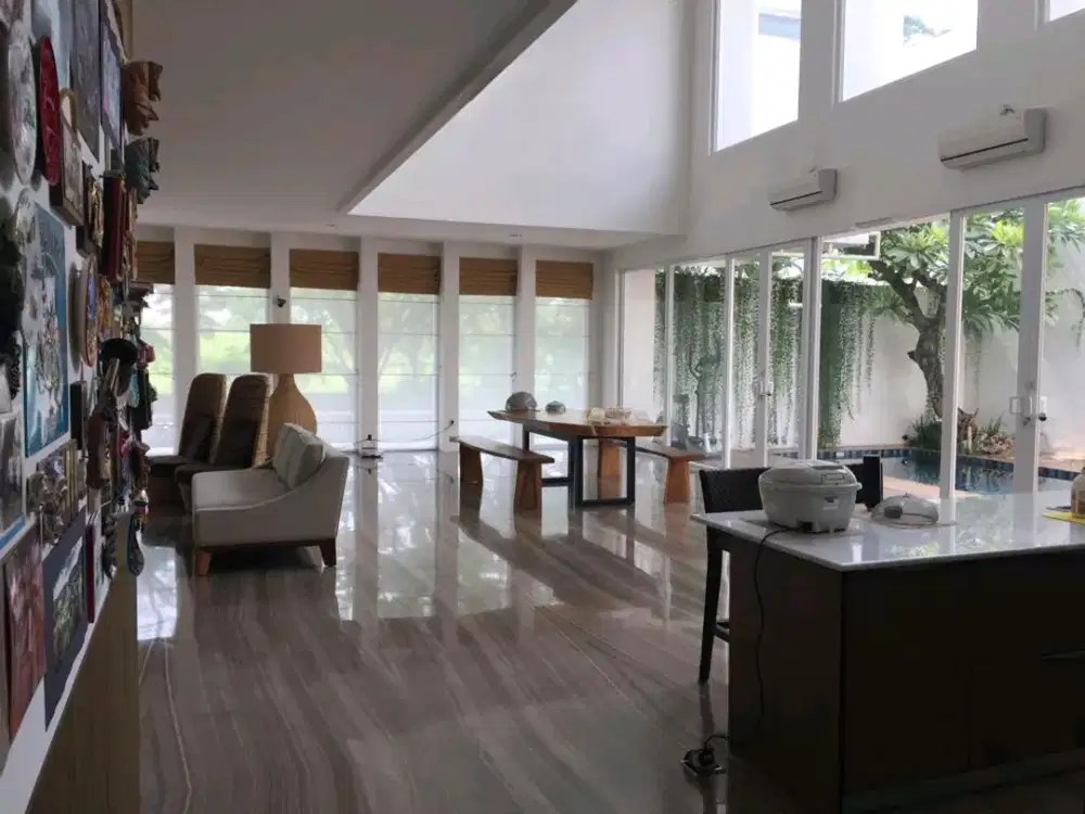 Rumah Villa Mewah Raya Bukit Golf International Citraland Surabaya