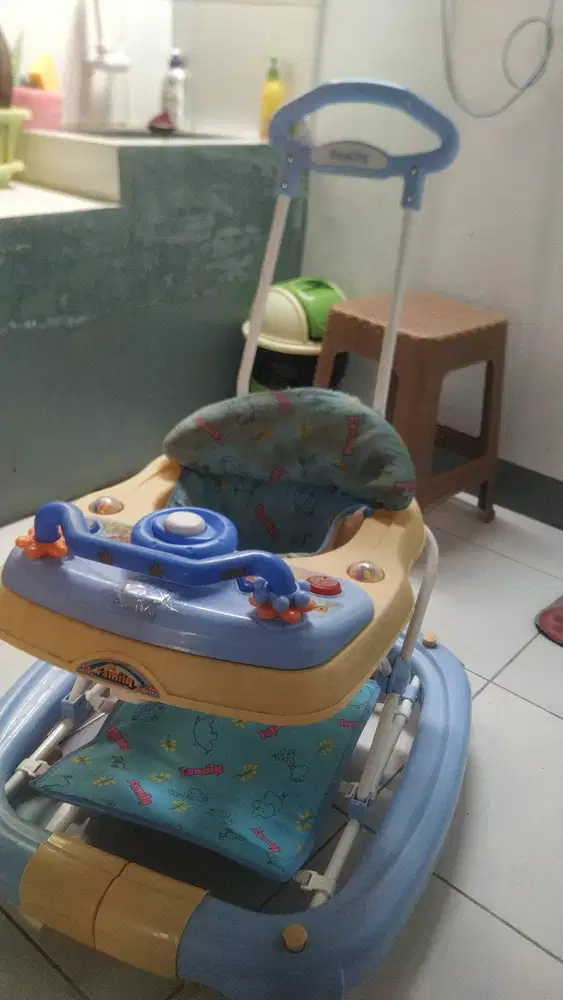 Dijual baby Walker Merk My family