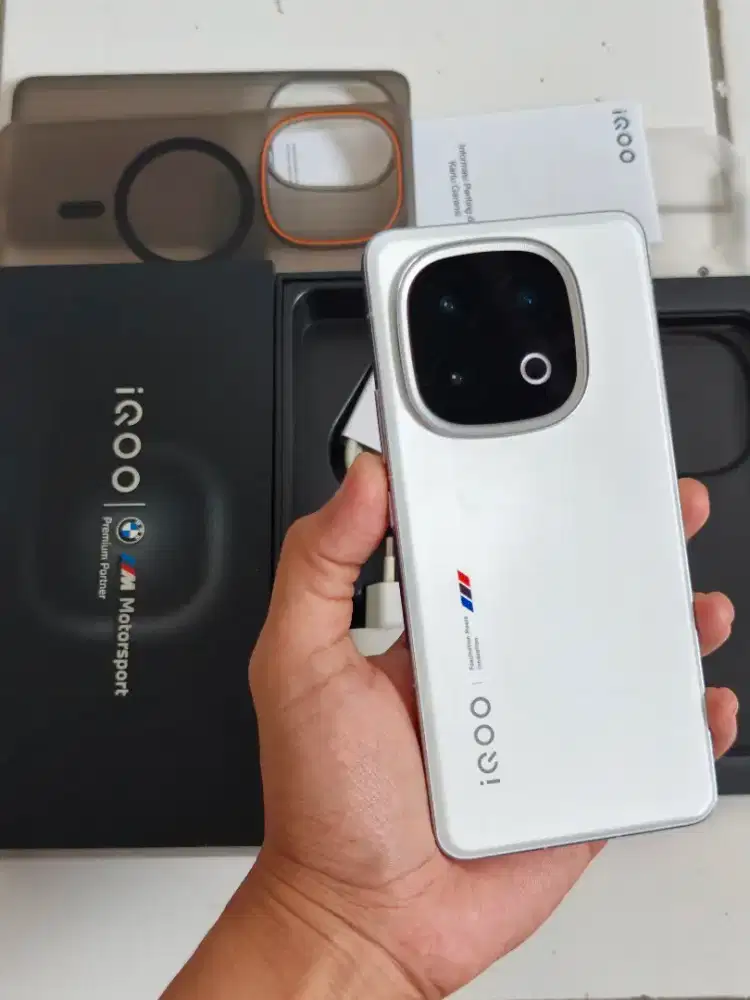 IQOO 13 Legend White Ram 16GB / 512GB Fullset Snapdragon 8 Elite