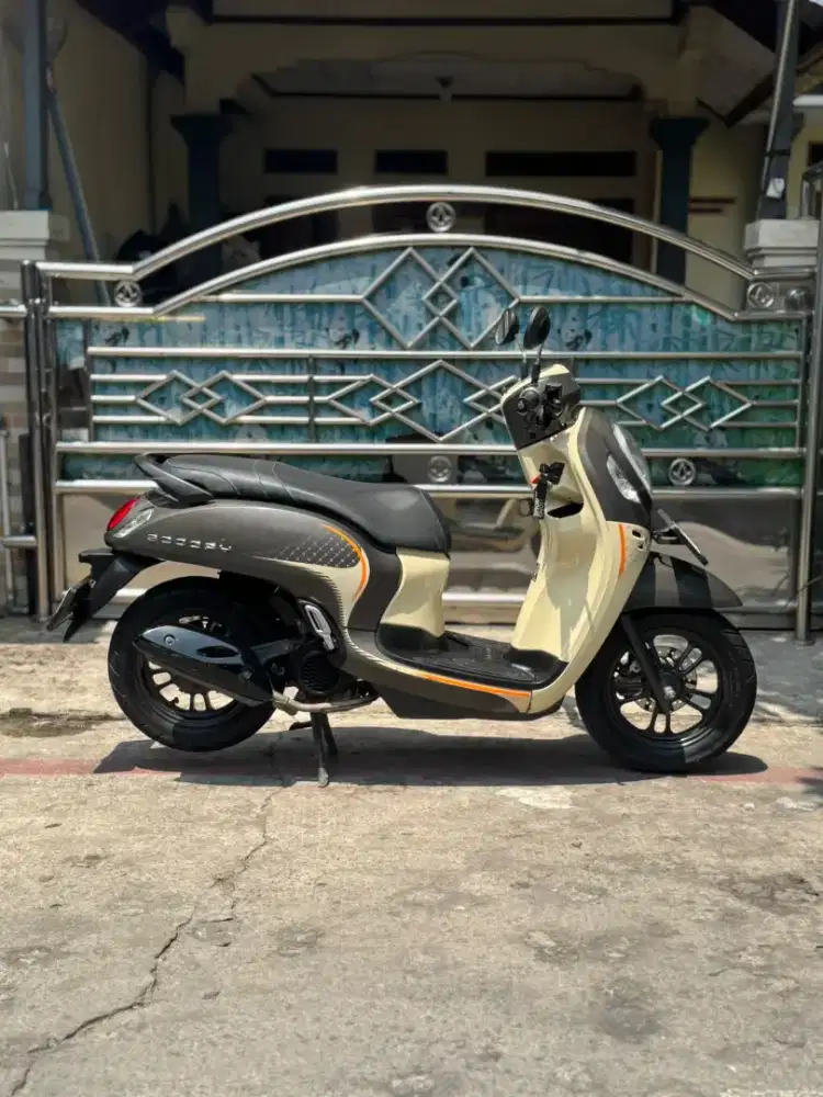 jual cepet Scoppy 2024 kunci remot kilometer rendah