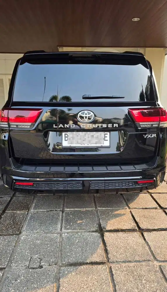 Toyota Land Cruiser 2023 Diesel ( 3400 KM ONLY!!! )