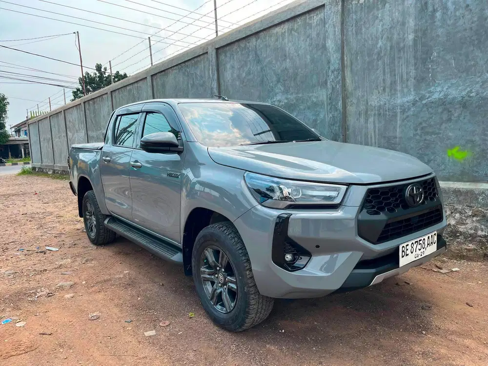 HILUX V 4x4 MATIC SOLAR WARNA HITAM