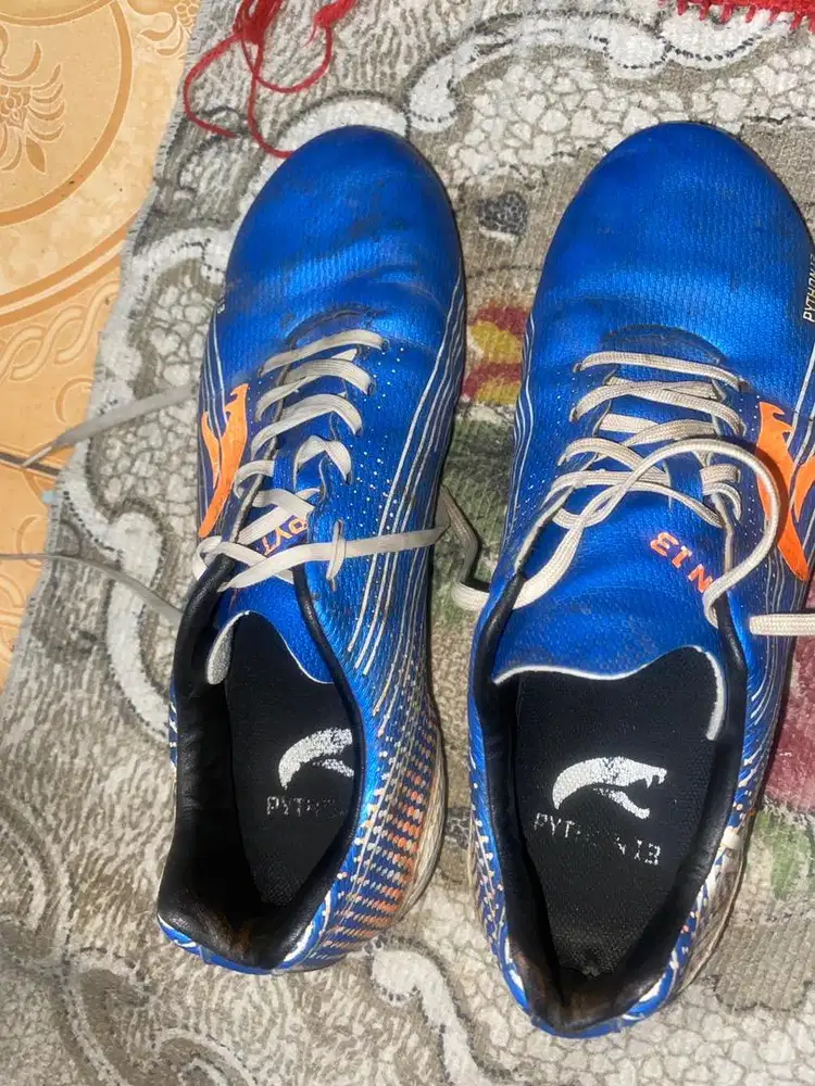 Sepatu sepakbola