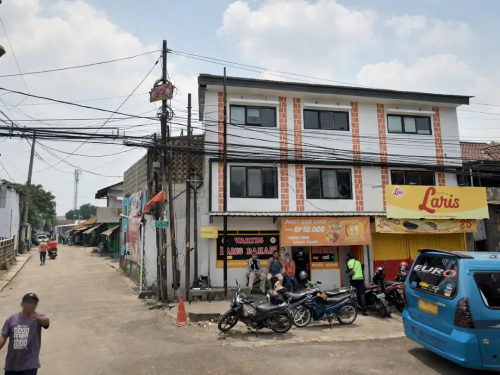3 Deret Ruko 3 Lantai  Pertigaan Kandang Roda Cocok Untuk Aneka Usaha