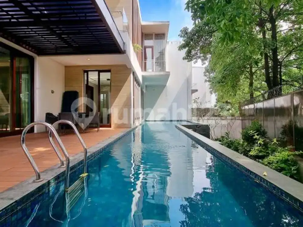 Rumah 3 lantai di Sumprug Golf, Jakarta Selatan