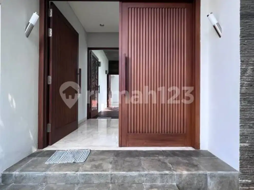 Rumah 2 lantai di Kemang, Jakarta Selatan