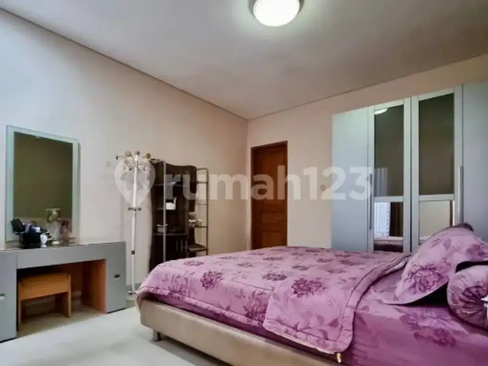 Rumah 2 lantai di Pejaten, Jakarta Selatan