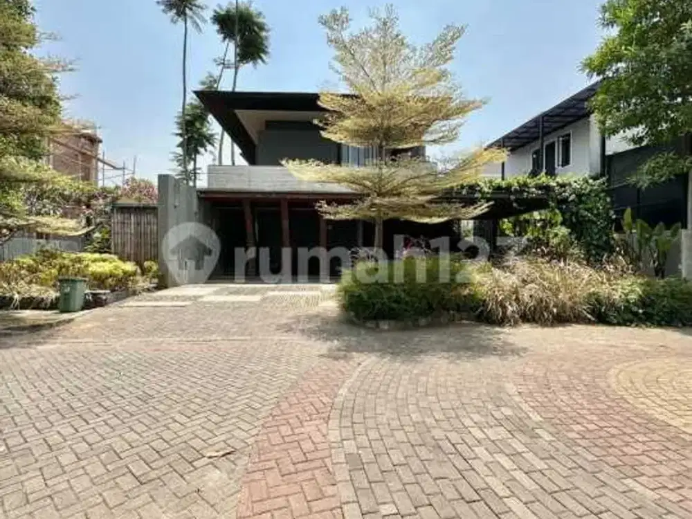FOR SALE - CILANDAK TROPICAL MINIMALIST DESIGN BY NATANEKA.