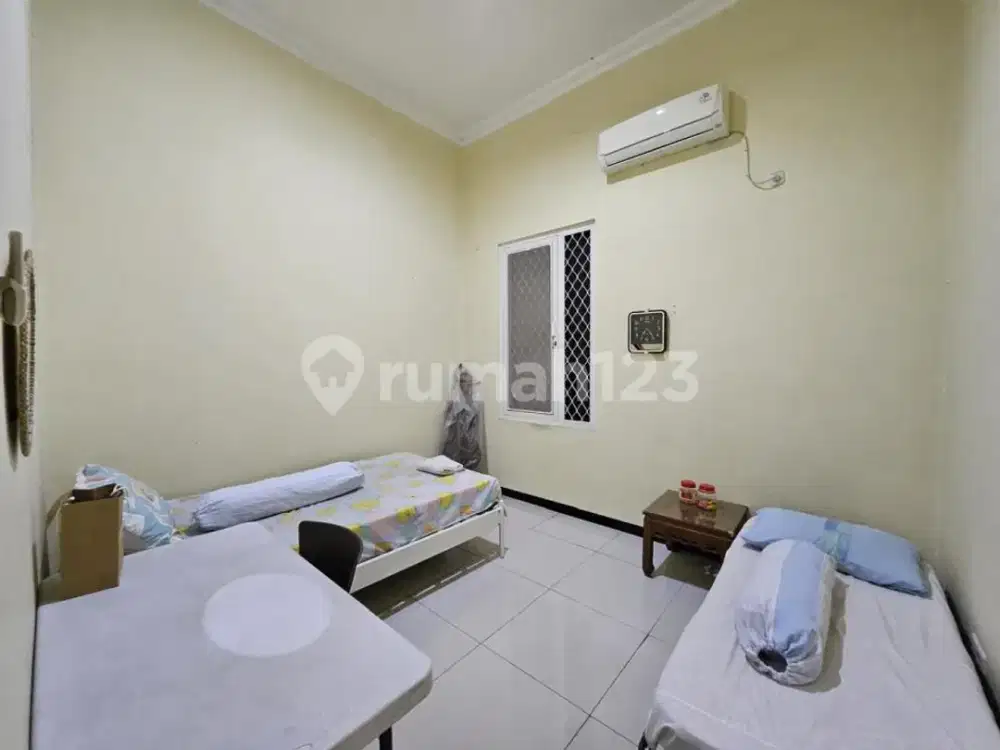 Rumah, 1 Lantai,Dekat Petra Manyar