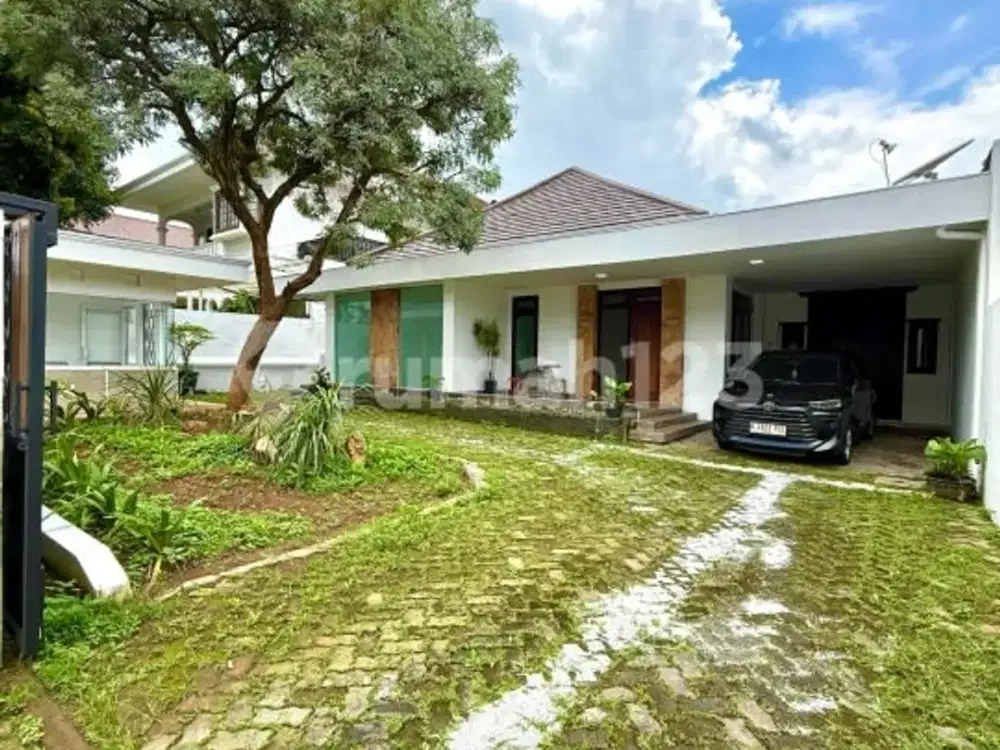 Rumah Dijual di Menteng 1.5 Lantai Siap Huni Hadap Utara 30An