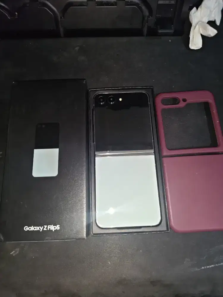 SAMSUNG Z FLIP 5 256GB FULLSET ORI MULUS LIKE NEW MINUS SEIN INDONESIA