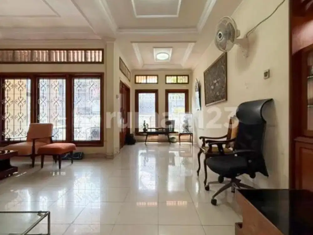 Dijual Rumah di Cipete Dekat Gaharu Lokasi Strategis