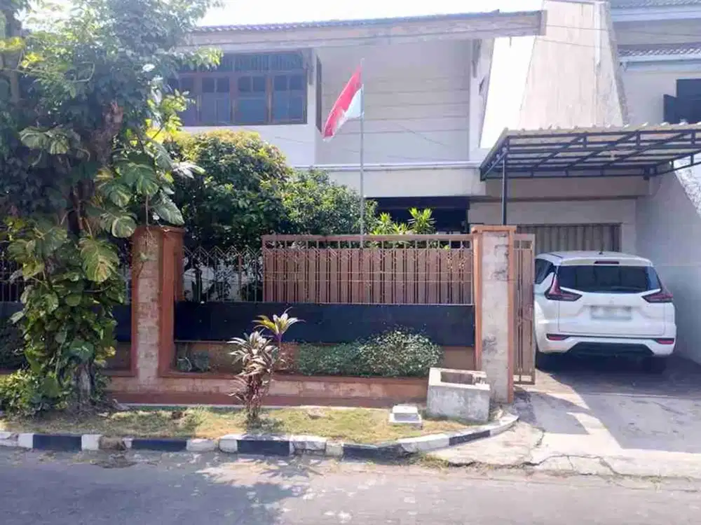Super Terawat Siap Huni! Rumah Asri Luas 300 M2 di Kompleks Pondok Indraprasta Semarang Dekat Pusat Kota SHM