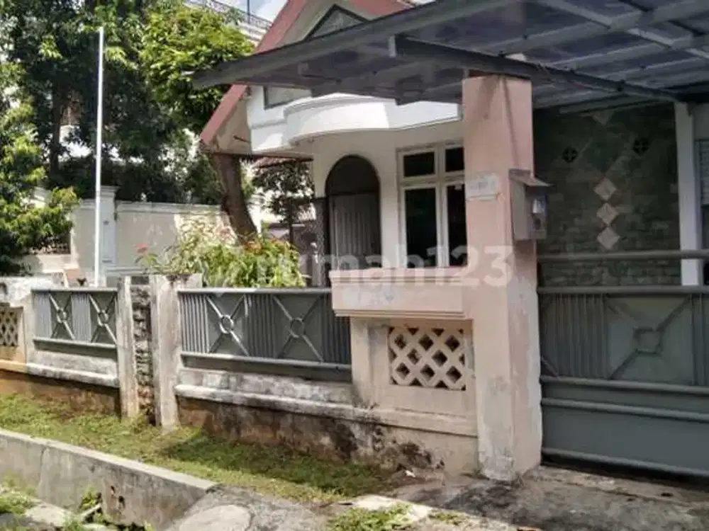 Rumah Luas di Bukit Sari