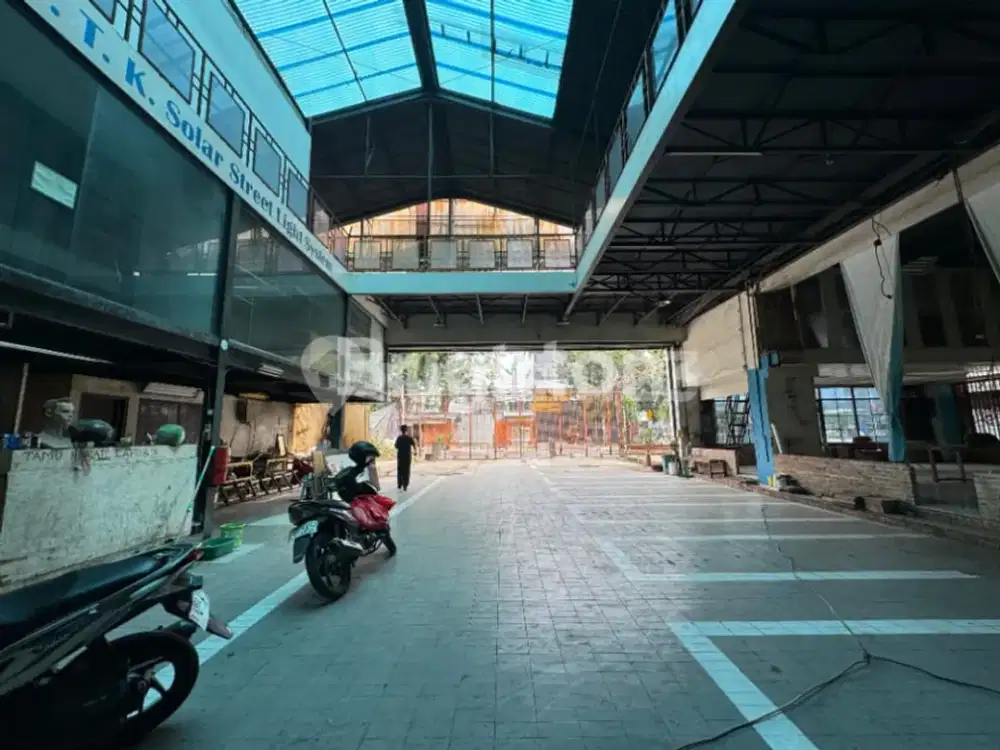 GEDUNG KANTOR KOMERSIL DI JAKARTA PUSAT