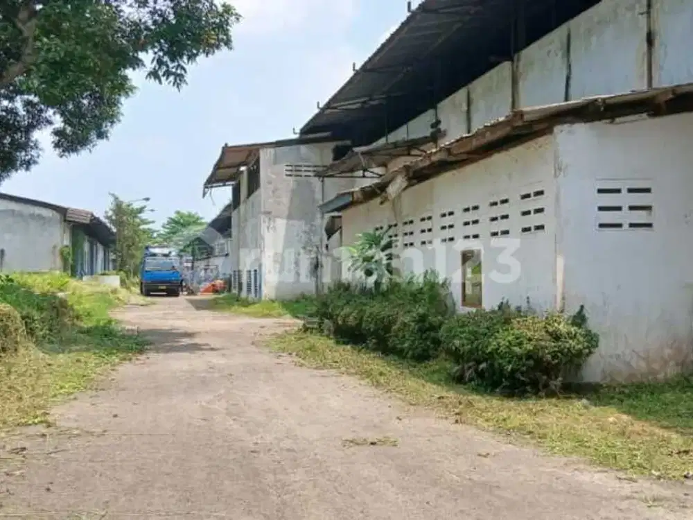 *Dijual Gudang Lama Eks Pabrik Perlu Renov Hitung Tanah di Daerah Cikande, Serang, Tangerang.*(Kode Rmrg2932)