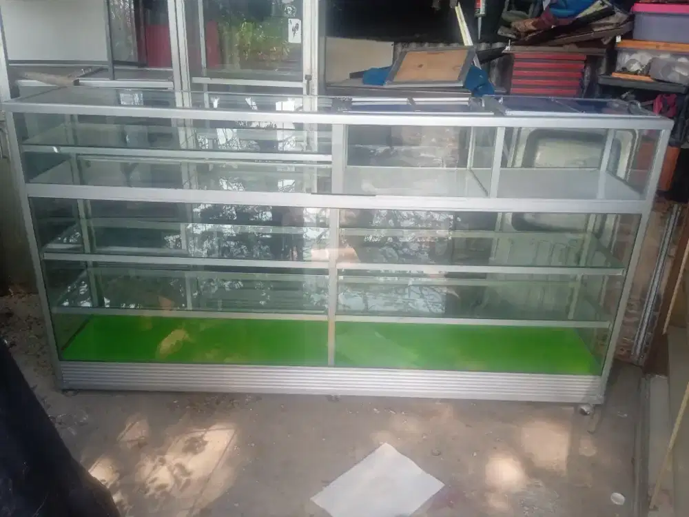 Etalase toko dan beras