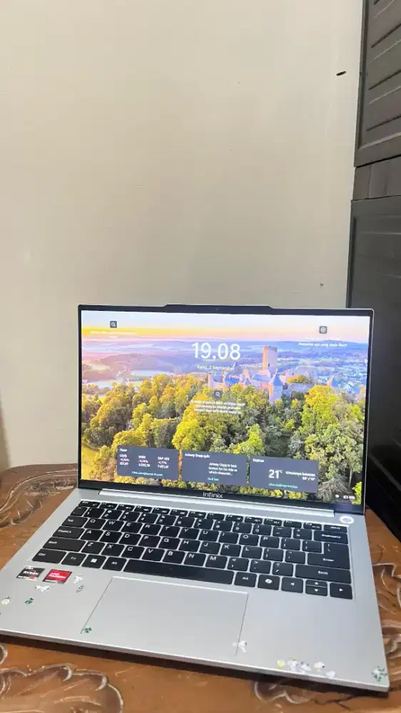 Laptop Infinix 8/512 ryzen 7 (nego)