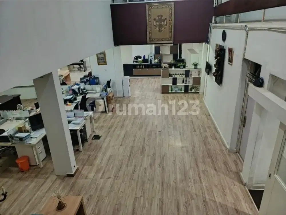*dijual Rumah Luas 1162m2 Pinggir Jalan Raya Di Sekitar Kebayoran Lama, Jakarta Selatan.*(kode Rmrg 2801)