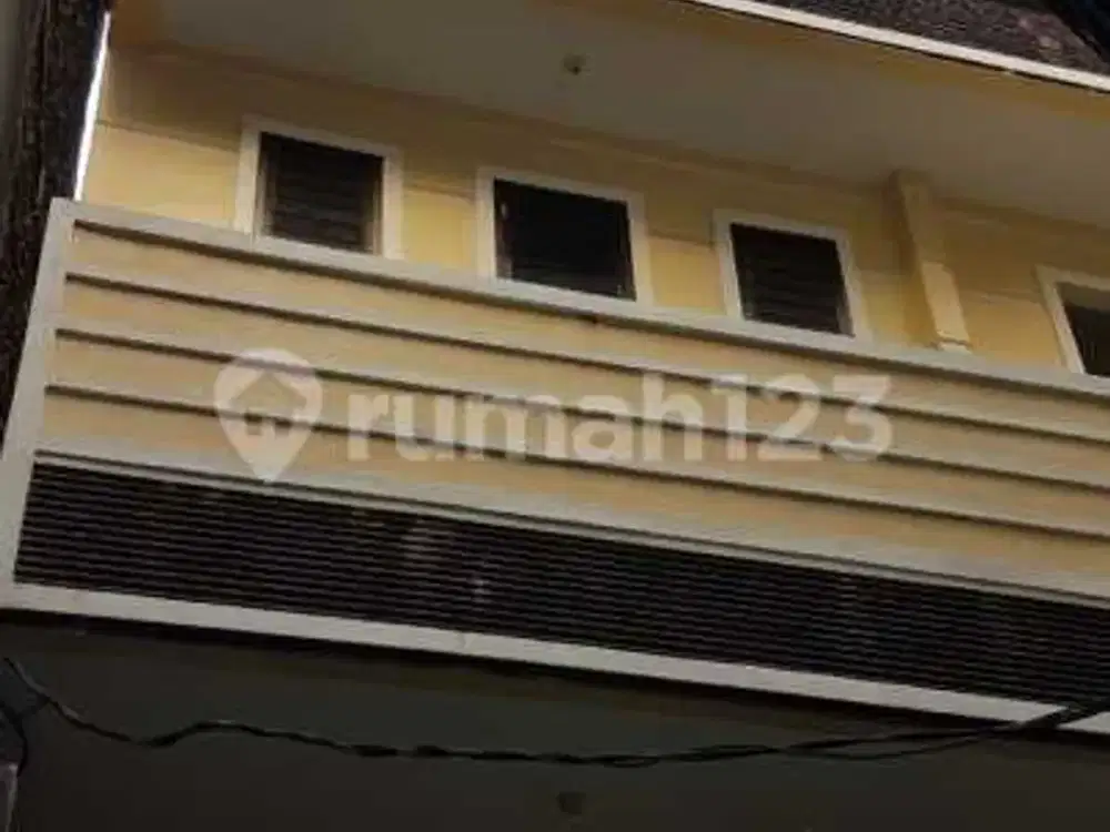 *Dijual Rumah 3 Lantai Dalam Gang di Pejagalan, Penjaringan, Jakarta Utara.*(Kode Rmrg 2949)