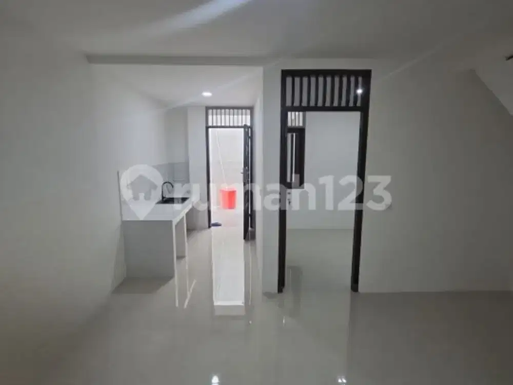 *Dijual Rumah Bagus Baru Renov 1,5 Lantai di Jelambar, Grogol, Jak-Bar.*(Kode Rmrg 2973)