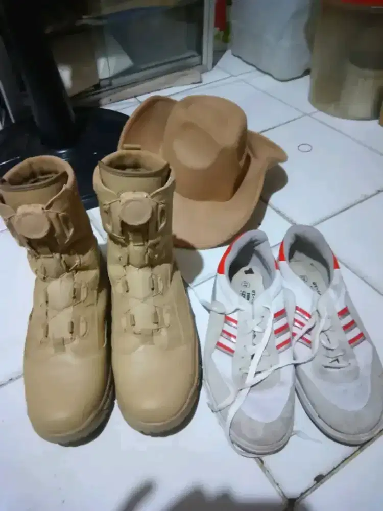 Jual Mura Sepatu 2 size 43 + bonus topi koboi