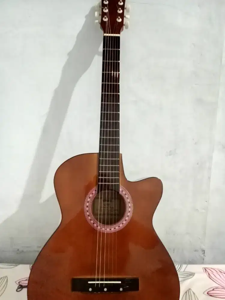Gitar Yamaha G-325 — Baru 2 Hari Dipakai! Mulus Banget!