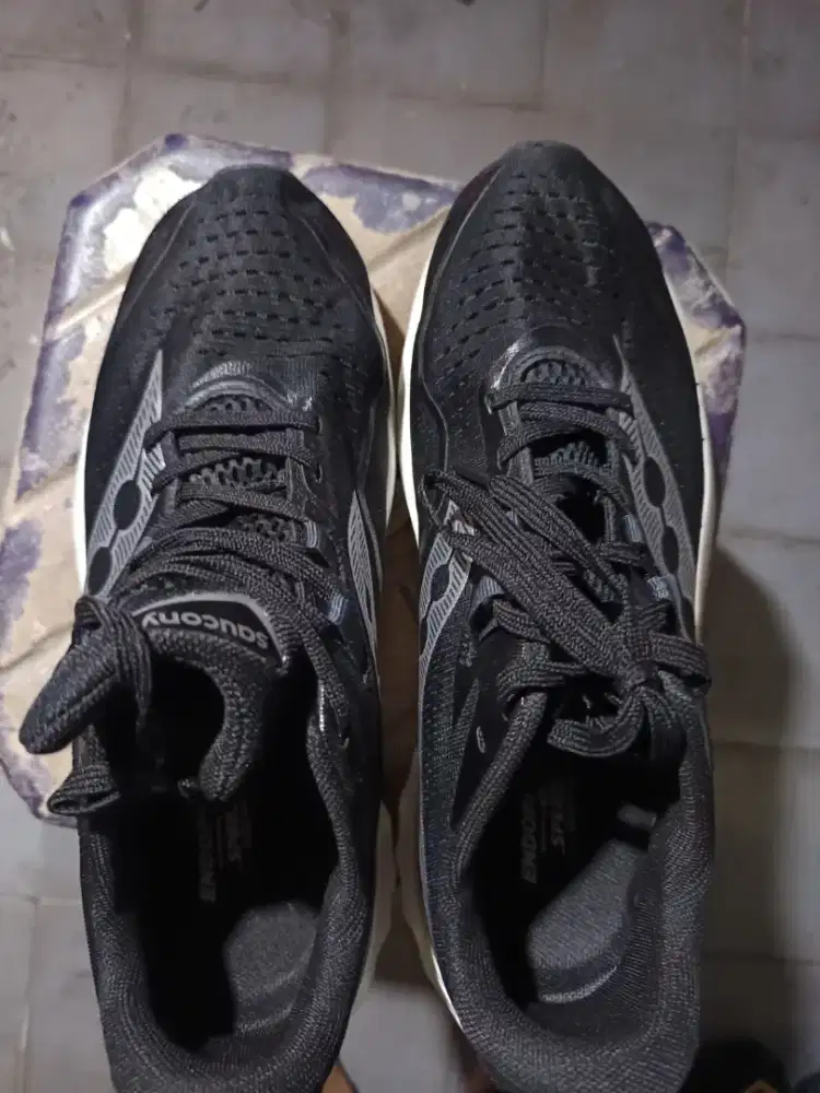 sepatu saucony endorphin