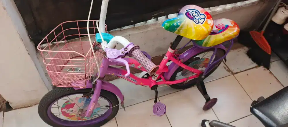Sepeda anak perempuan