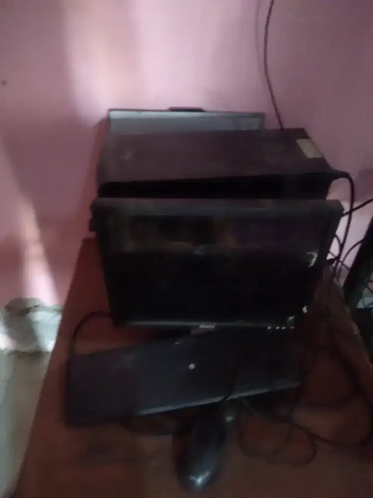 *DIJUAL PC DELL VOSTRO 200 SIAP PAKAI*
*Harga: Rp 550.000