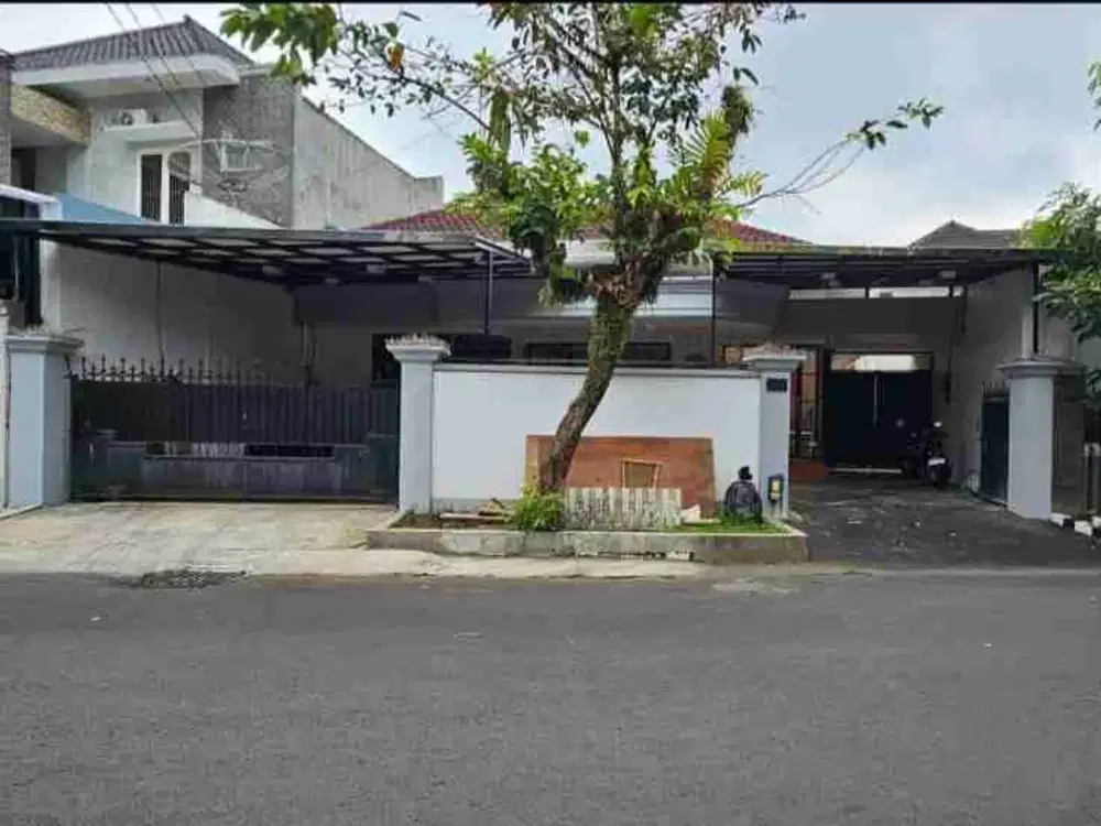 Rumah Mewah Luas 449 m² Jalan Gunung Gunung Dekat Pasar Oro Oro Dowo Malang