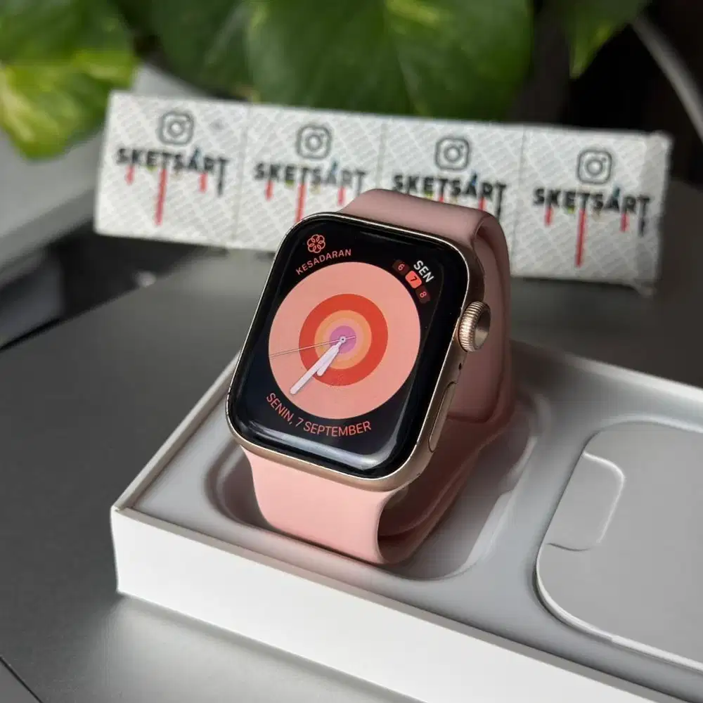 Apple Watch Series 5 40mm Gold iwatch Battery Health 88% Original