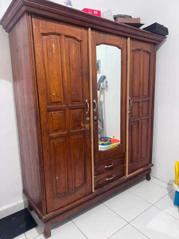 DIJUAL 3 PCS LEMARI KAYU HARGA 2JT SAJA (NEGO)