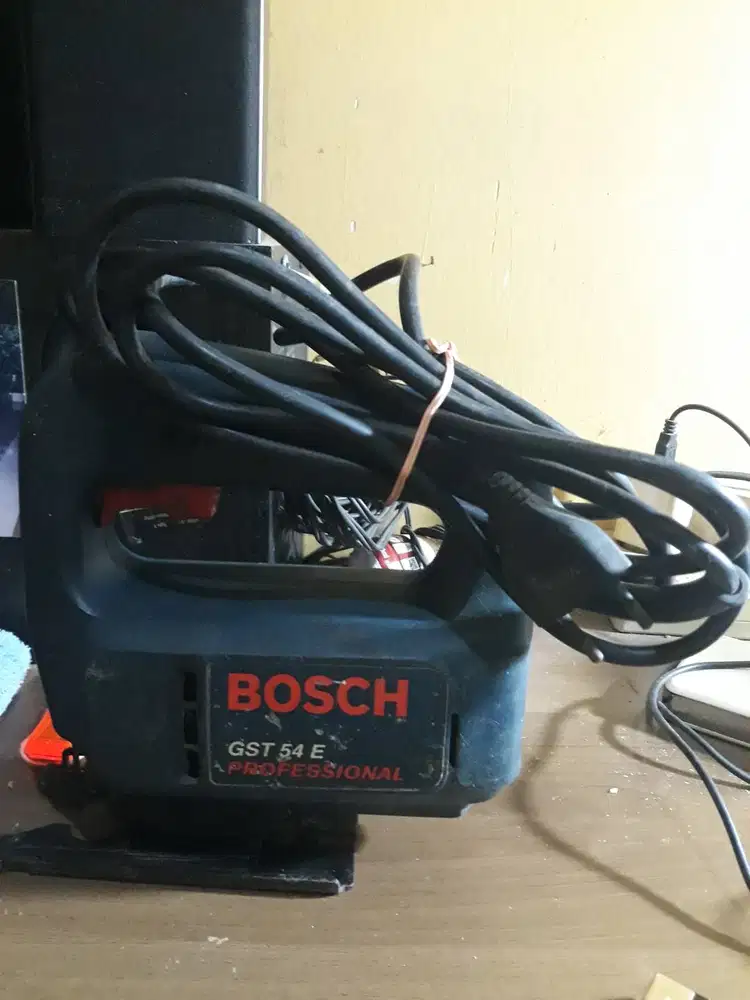 Dijual cepat mesin jigsaw bekas merk BOSCH type GST 54E Profesional