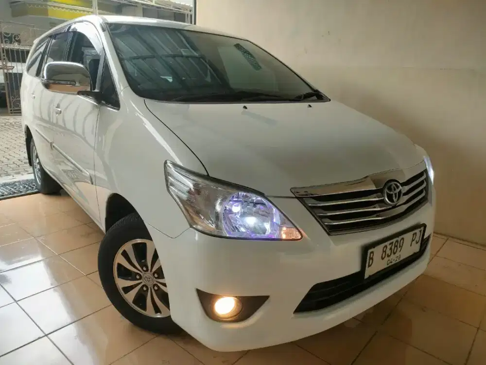 Innova G Diesel matic 2013 istimewa