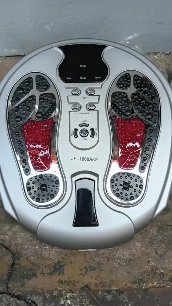 Electromagnetic wave pulse foot massager