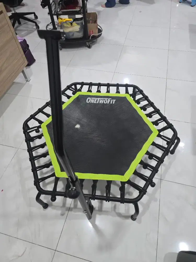 Trampolin one two fit 45 inch jarang pakai kondisi bagus