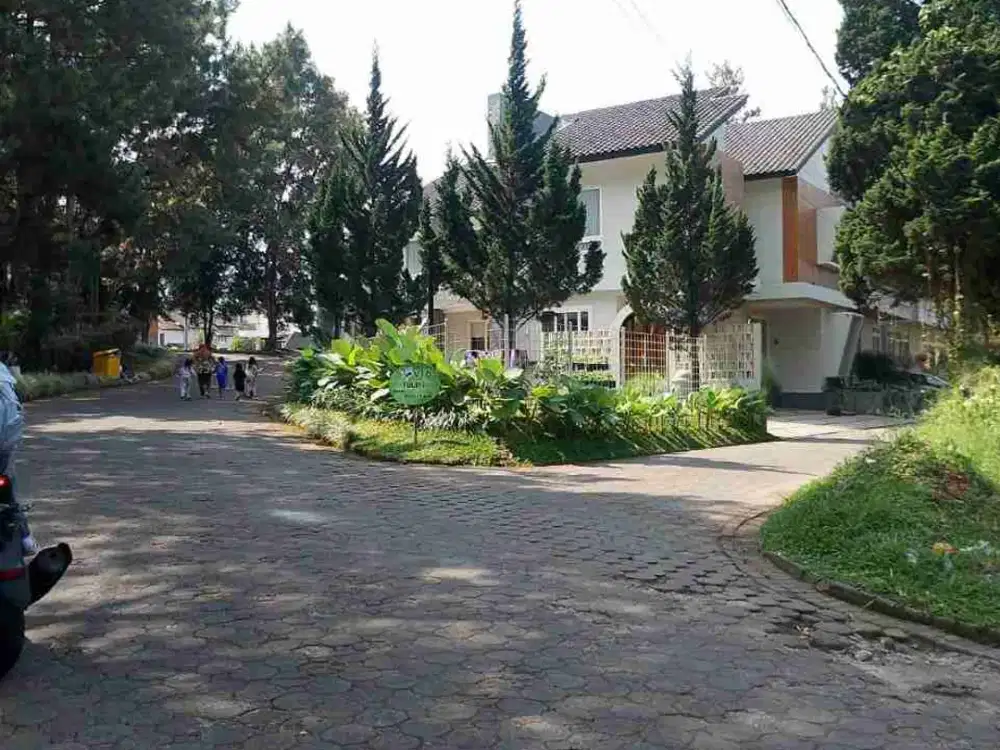 Dijual tanah Matang di komplek Villa Istana Bunga Lembang