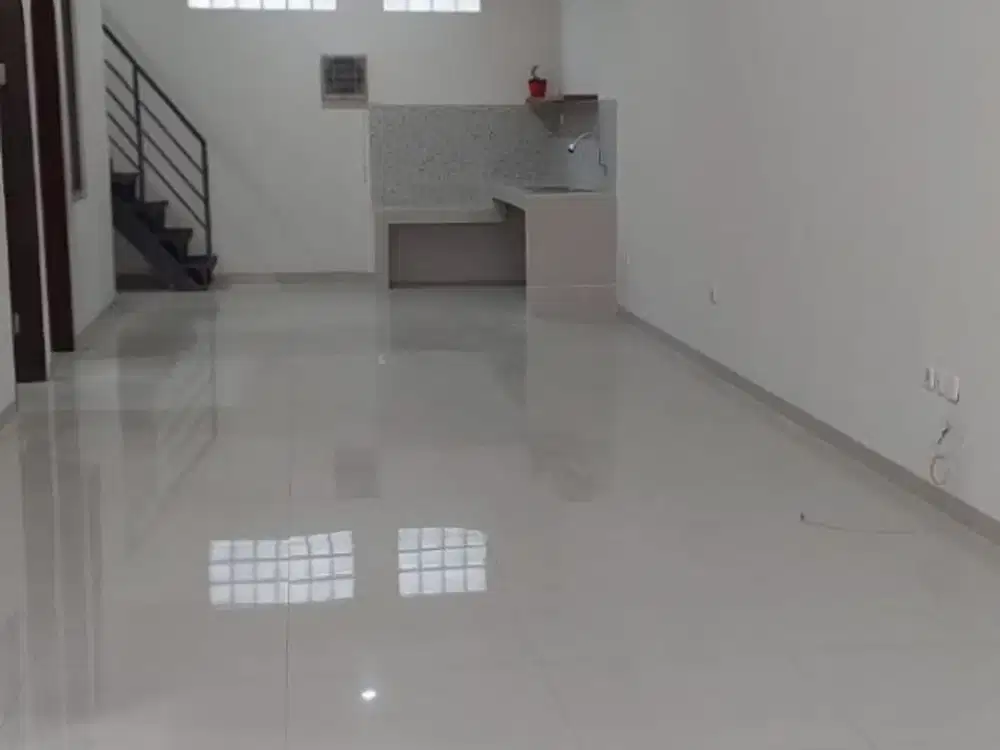 Rumah Murah Bagus Renov Siap Huni Strategis di Taman Kopo Indah 2