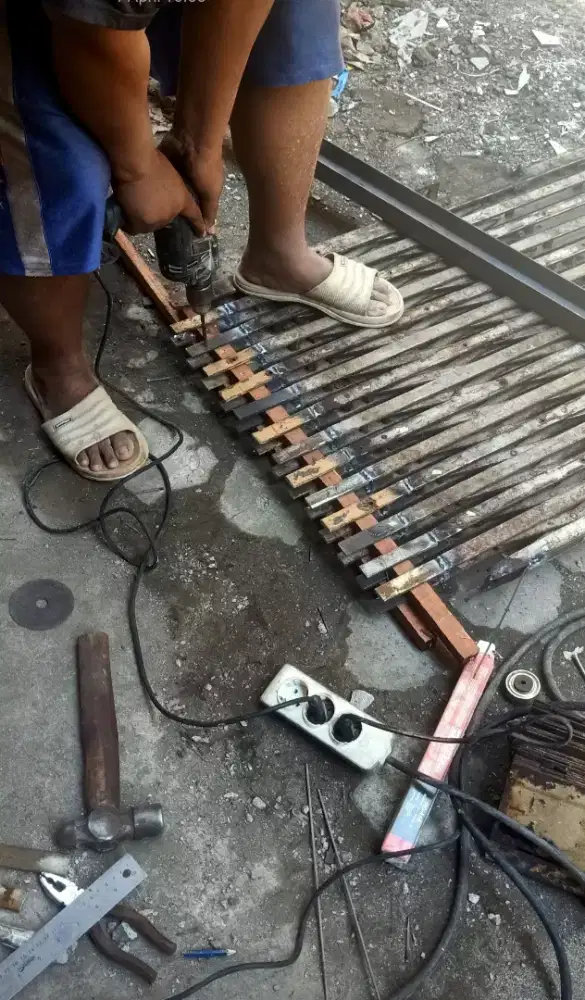 Spesialis pintu harmonika