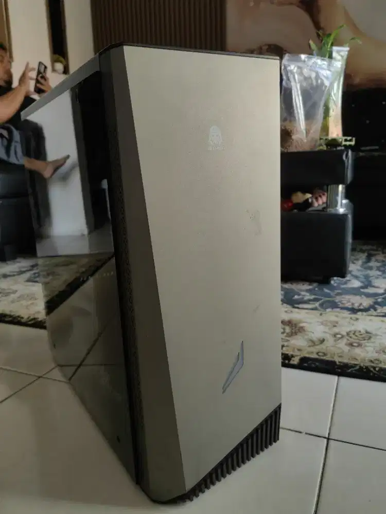 Ryzen 3 Vega 7 Ram 16 GB casing premium