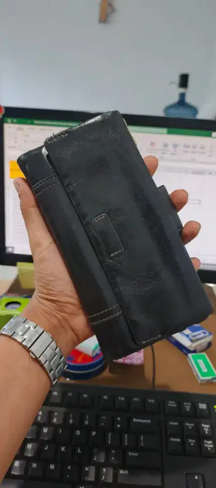 Dompet fossil kulit original.