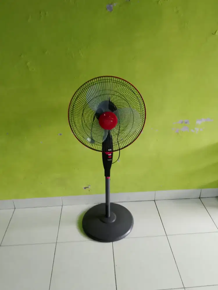 Kipas angin tegak merk Maspion 16 inch