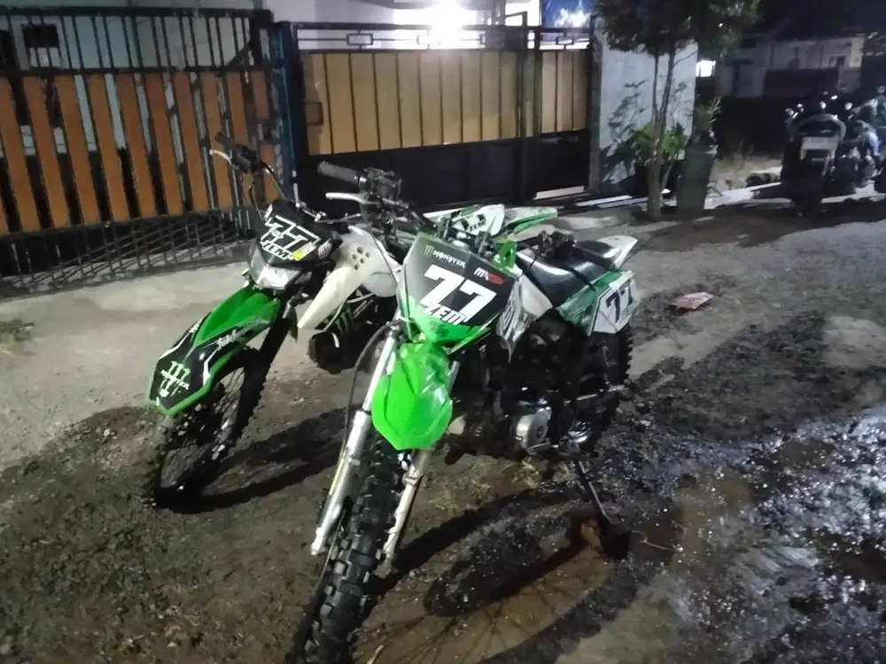 Dijual Murah Bahan Untuk Coss, Jualan Galon, Ngakut Kayu Ke Gunung